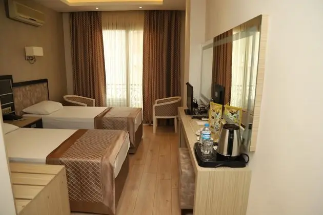 Çift Kişilik,Şehir Manzaralı