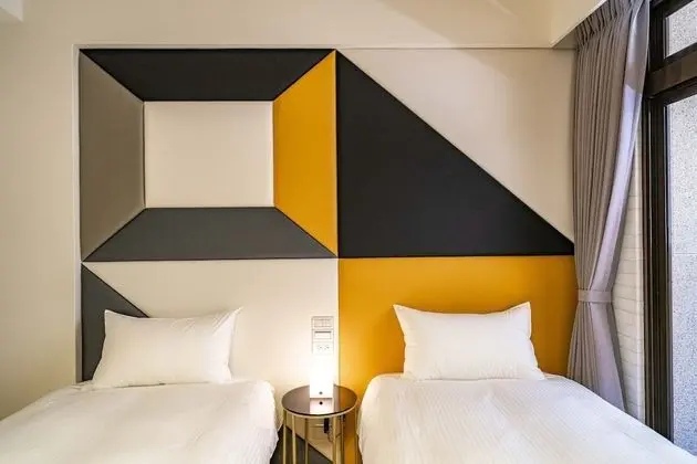 Design Tek Büyük veya İki Ayrı Yataklı Oda, Balkon