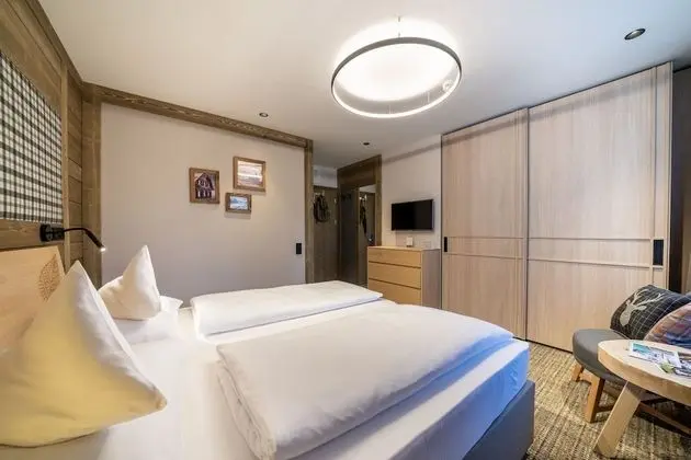 Classic Tek Büyük Yataklı Oda, Dağ Manzaralı (No Balcony/ No Patio)