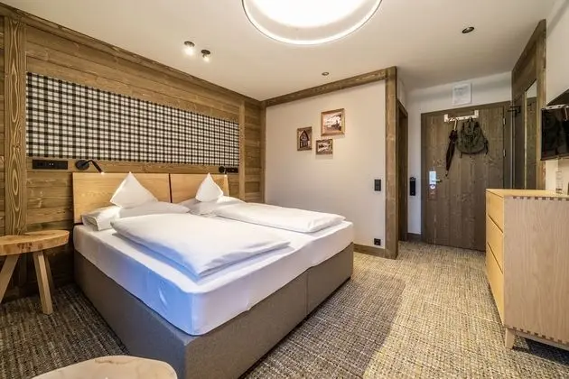 Classic Tek Büyük Yataklı Oda, Dağ Manzaralı (No Balcony/ No Patio)