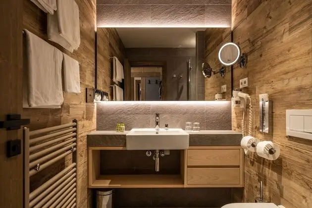 Classic Tek Büyük Yataklı Oda, Dağ Manzaralı (No Balcony/ No Patio)