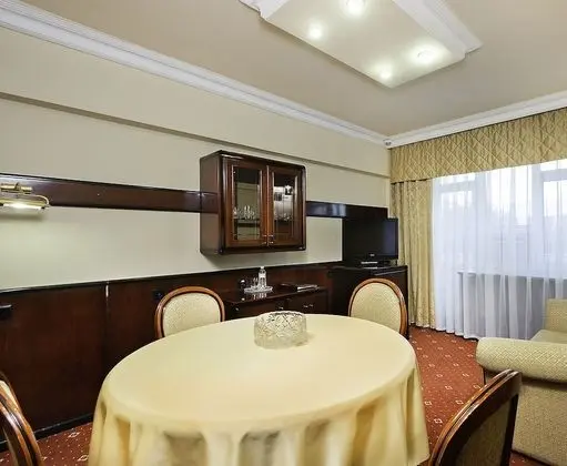 Business Tek Büyük Yataklı Oda