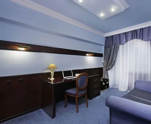 Business Tek Büyük Yataklı Oda