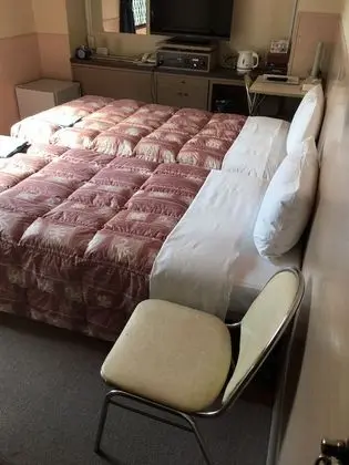 İki Ayrı Yataklı Oda, Sigara İçilmez