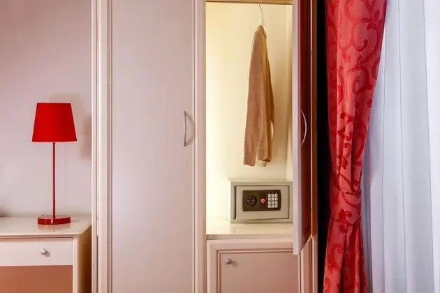 Büyük Yataklı Tek Kişilik Oda