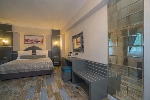 Üç Kişilik Oda, Bahçe Manzaralı