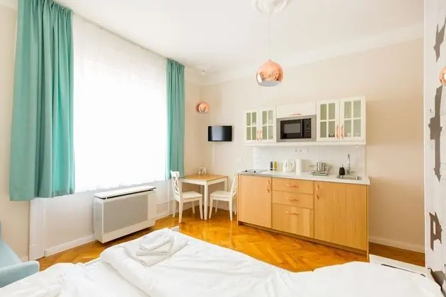 Premier Stüdyo, 1 Büyük (Queen) Boy Yatak