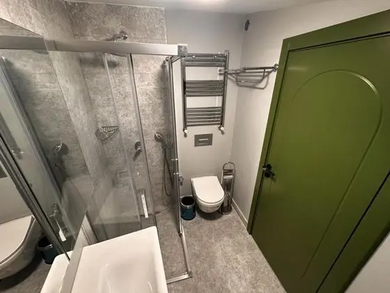 1+1 teraslı odamızın banyo-lavabo görünümü