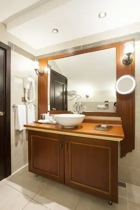 Bathroom sink