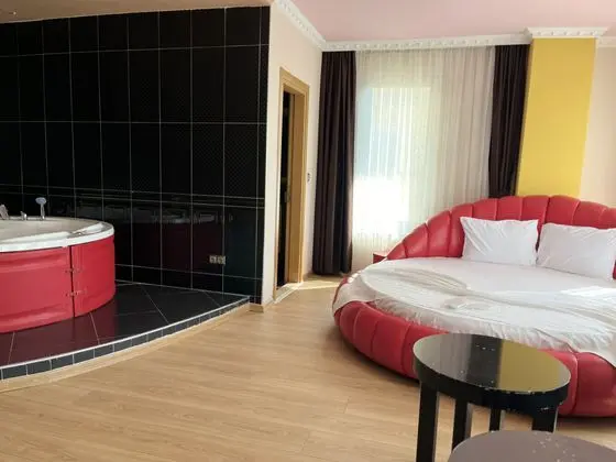 Suite Jakuzi Balayı Odası