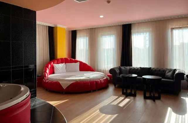 Suite Jakuzi Balayı Odası