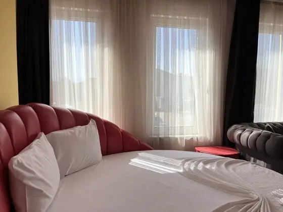 Suite Jakuzi Balayı Odası