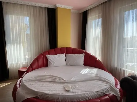 Suite Jakuzi Balayı Odası