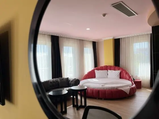 Suite Jakuzi Balayı Odası