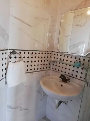 Bathroom sink