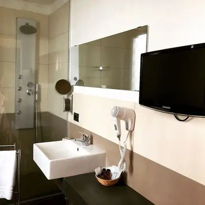 Deluxe Oda (shower with hydromassage)