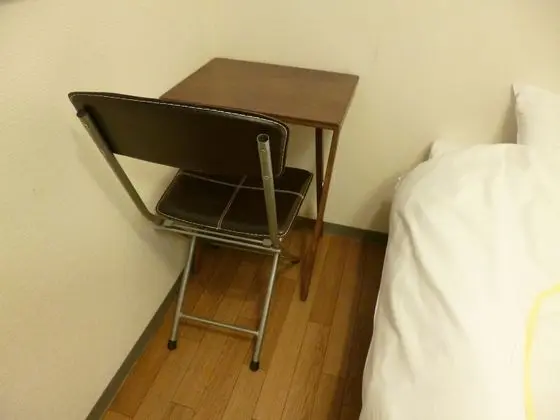 İki Ayrı Yataklı Oda, Sigara İçilmez