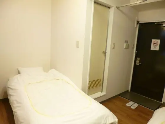 İki Ayrı Yataklı Oda, Sigara İçilmez