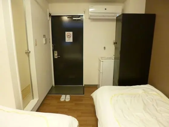 İki Ayrı Yataklı Oda, Sigara İçilmez