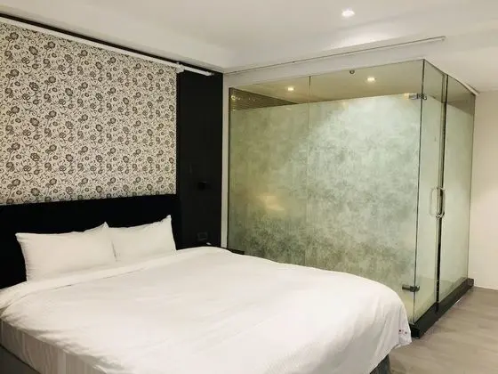 Üç Kişilik Oda (Run of House)