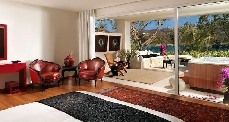 Exclusive Junior Suite with private Jetted Tub or Pool