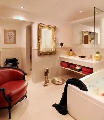 Exclusive Junior Suite with private Jetted Tub or Pool