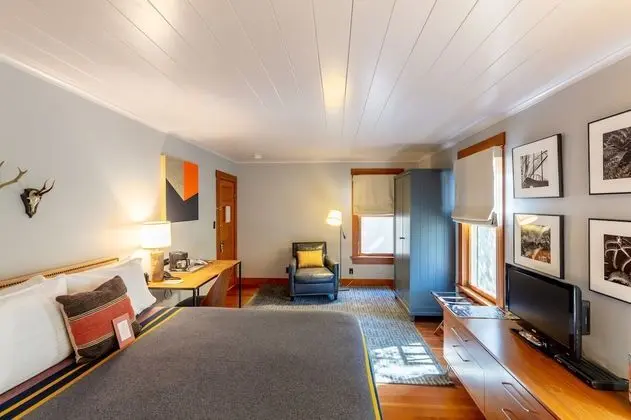 Standard Oda (Upstairs Carriage House)