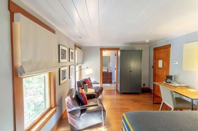 Standard Oda (Upstairs Carriage House)