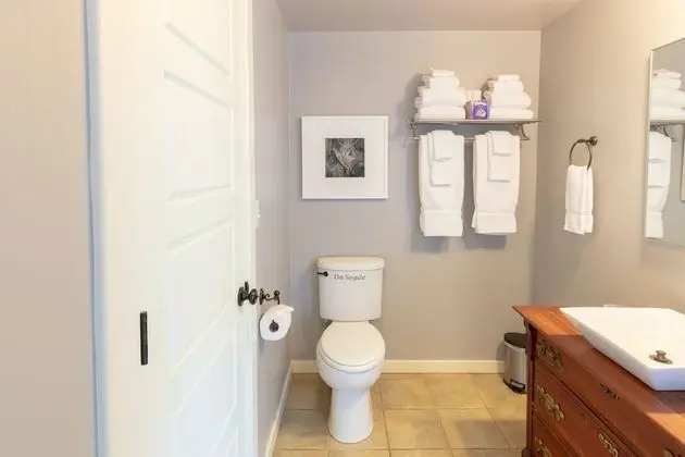 Standard Oda (Upstairs Carriage House)
