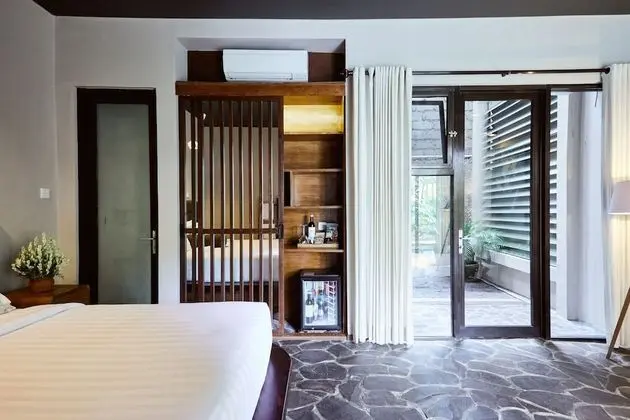 Poolside Suite