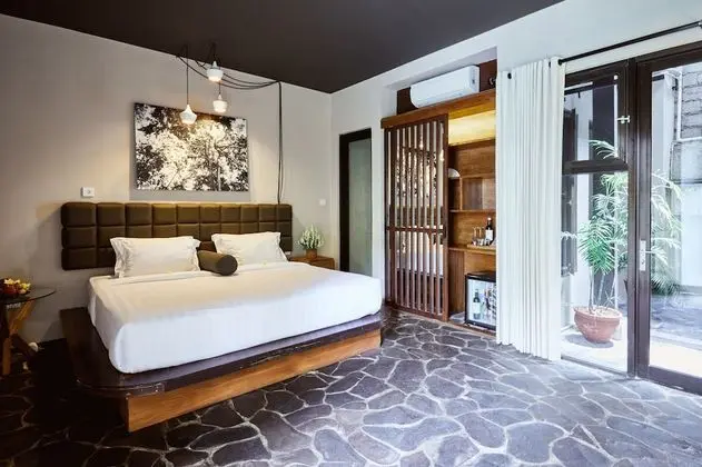 Poolside Suite