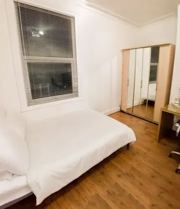 Tek Büyük Yataklı Oda, Ortak Banyo (L Room)