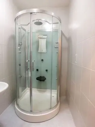 Tek Büyük Yataklı Oda, Ortak Banyo (L Room)
