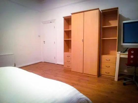 Tek Büyük Yataklı Oda, Ortak Banyo (XLRoom)