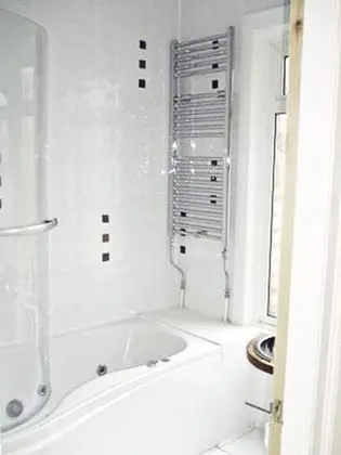 Tek Büyük Yataklı Oda, Ortak Banyo (XLRoom)