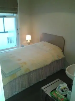 Tek Kişilik Oda, Ortak Banyo