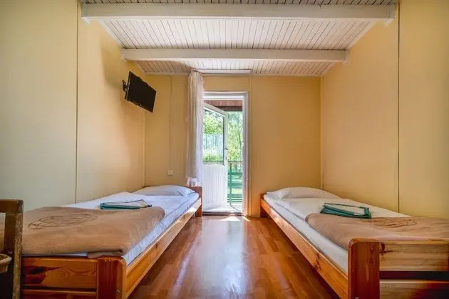 İki Ayrı Yataklı Oda, Ortak Banyo