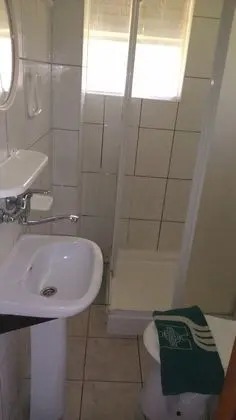 İki Ayrı Yataklı Oda, Ortak Banyo