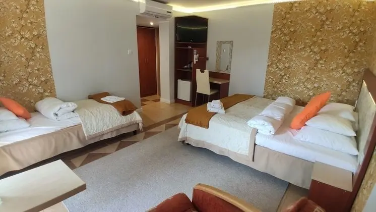 Üç Kişilik Oda