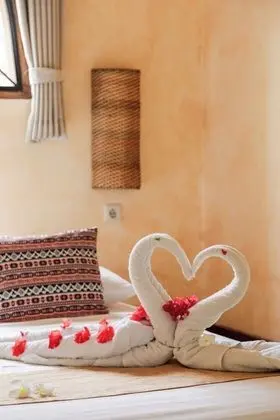 Tek Büyük Yataklı Oda, Havuz Manzaralı