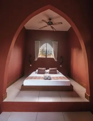 Tek Büyük Yataklı Oda, Havuz Manzaralı