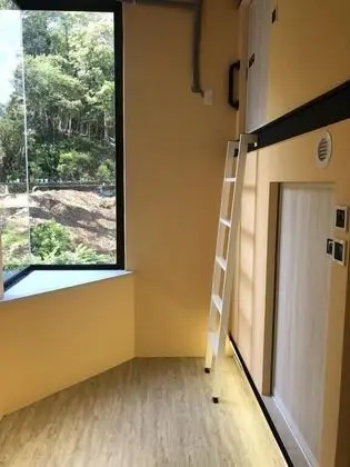 Ortak Ranzalı Oda, Karma Ranzalı Oda (1 King Bed)