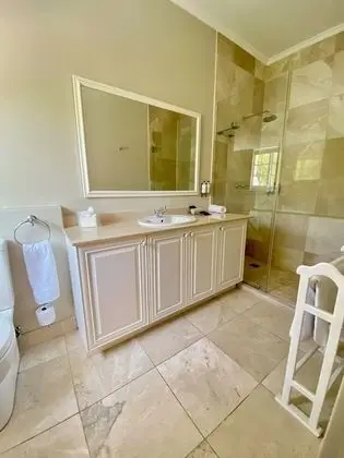 Luxury Tek Büyük Yataklı Oda