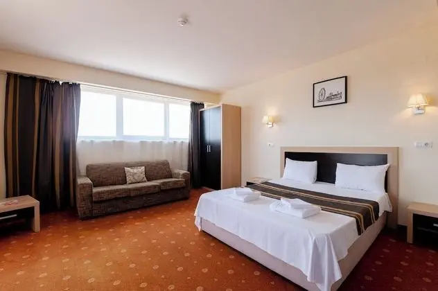 Executive Oda, Teras