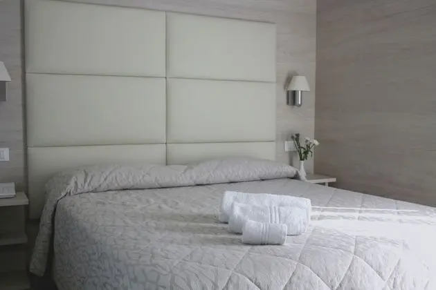 Tek Büyük veya İki Ayrı Yataklı Oda, Balkon