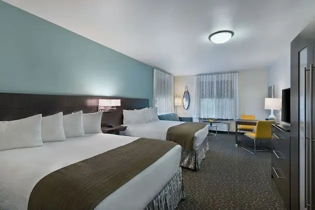 2 Queen Suite