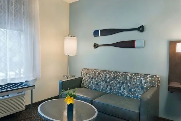2 Queen Suite