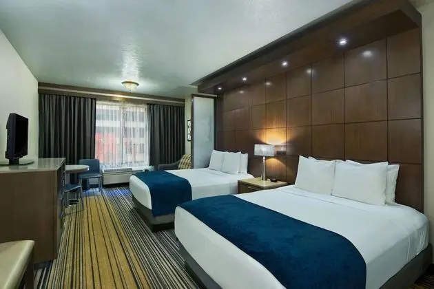 2 Queen Suite