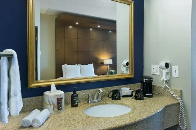 2 Queen Suite