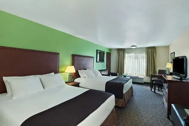 2 Queen Suite Building 2